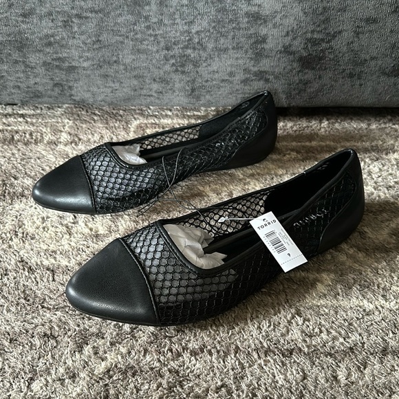 NWT Torrid Mesh Pointed Toe Flats Black Wide Width 9 - Picture 1 of 5